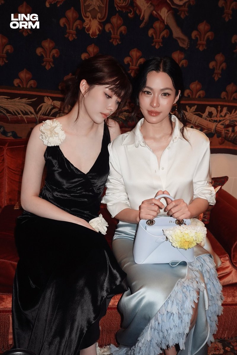 LingOrmCH3's tweet photo. ก็แค่ Friendly 🤭

#LinglingKwong #OrmKornnaphat 
#LingOrmDiorSummer27 #LingOrm 
#Dior #DiorSummer27 #PFW https://t.co/g6Ixq9RHbe