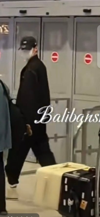Gabbyglco's tweet photo. Kim Yoonsik has officially stepped into his Paris chapter. Ϟ(๑⚈ ․̫ ⚈๑)⋆

WELCOME KIM YOON SIK TO PARIS

#YOONSIKPFWSS27
#KIMYOONSIKINPARIS https://t.co/VD5A1qnRzn