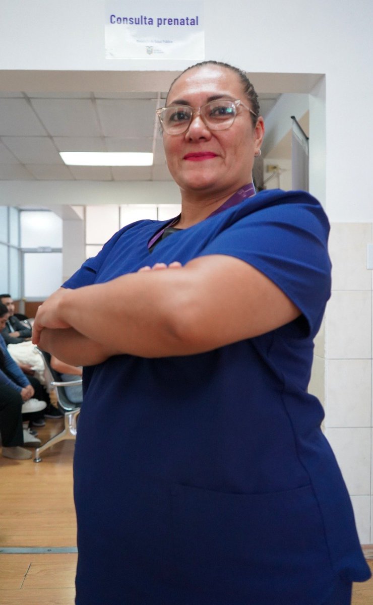 HGIsidroAyora's tweet photo. Personaje de la semana: Dra. Andrea Saavedra 🩺✨
Tras 22 años de entrega, especialista en Ginecología y VIH, hace de la medicina un acto de empatía. Madrina de adolescentes y futuras madres, recuerda: "No caminen solas, aquí hay un refugio dispuesto a tomarlas de la mano". ❤️ https://t.co/f8d8IMmamU
