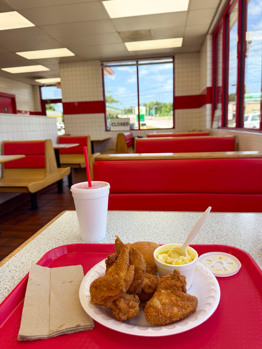 Go_Chicken_Go's tweet photo. Our priorities are in order. π
#gochickengo #kansascity #wings #kc #gsauce https://t.co/1iPBZXfRVs