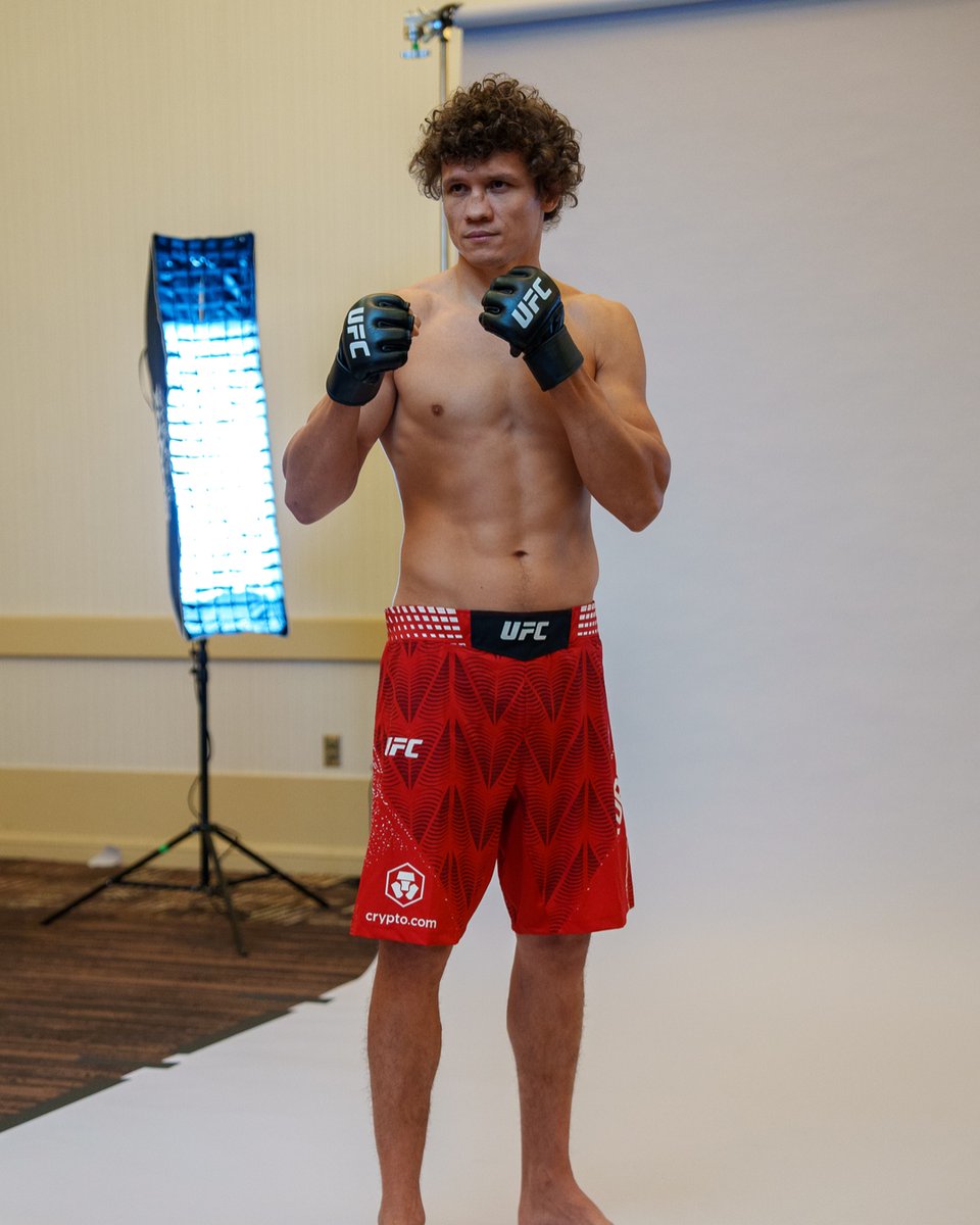 Hunting a big win 👀

Roman Kopylov looks to kick off the #UFC332 main card with a bang!

[ OCT 3 | LIVE at 8pmET on @​ParamountPlus and @​CBS ] 
 [📷](https://
