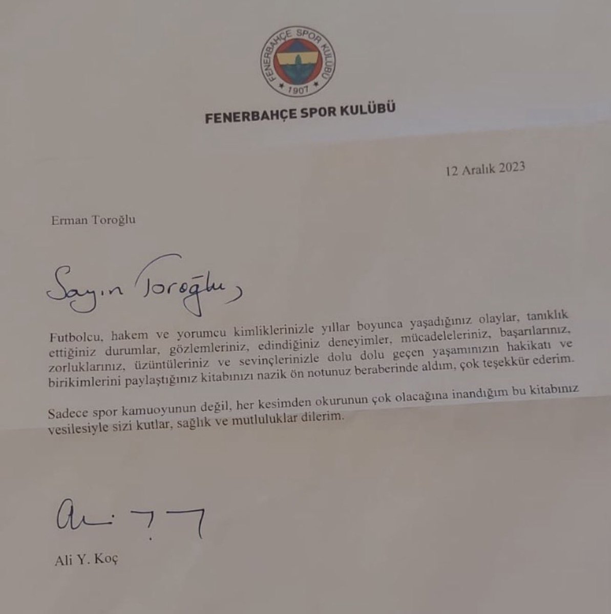 _samiyenhaber's tweet photo. Galatasaray’ın resmi şikayetlerde bulunduğu Erman Toroğlu ve Ahmet Çakar’ın hakem belirleme konusunda karar mercii olduğu iddiaları varsa, Türk futbolunda konuşulması gereken mesele tam olarak budur.

Bir tarafta Galatasaray’ın şikayetleri, diğer tarafta Erman Toroğlu ile Ali Koç arasındaki samimi mektuplaşmalar…
