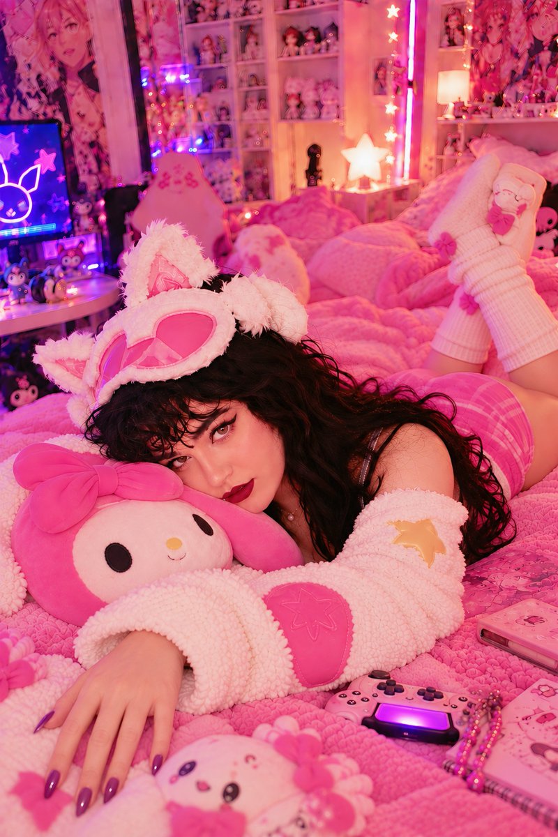 KatriannaNox's tweet photo. Jubilee Vampy Jammies Skin From Marvel Rivals
๐๐คThere are nights that don't come to change everything, only to remind us that we can still breathe in peace.๐ฉท๐
#jubilee #marvelrivals #bedtimestory #cosplaygirl #softgirl #JubilationLee #IACosplayer #CuteAesthetic
#Marvel https://t.co/FV1AjPjla7