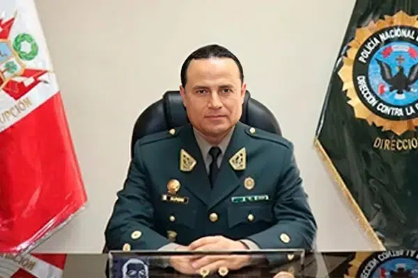 Aderly's tweet photo. 🚨 #LOÚLTIMO | Falleció Raúl Alfaro Alvarado, excomandante general de la PNP recordado por ordenar la intervención de Pedro Castillo tras el intento de golpe de Estado del 7 de diciembre de 2022. Según informó José Luis Gil, Alfaro padecía una enfermedad terminal. Durante el juicio contra Castillo, Alfaro ratificó que el expresidente le ordenó cerrar el Congreso e intervenir a la entonces fiscal de la Nación, Patricia Benavides, pero no acató dichas órdenes.