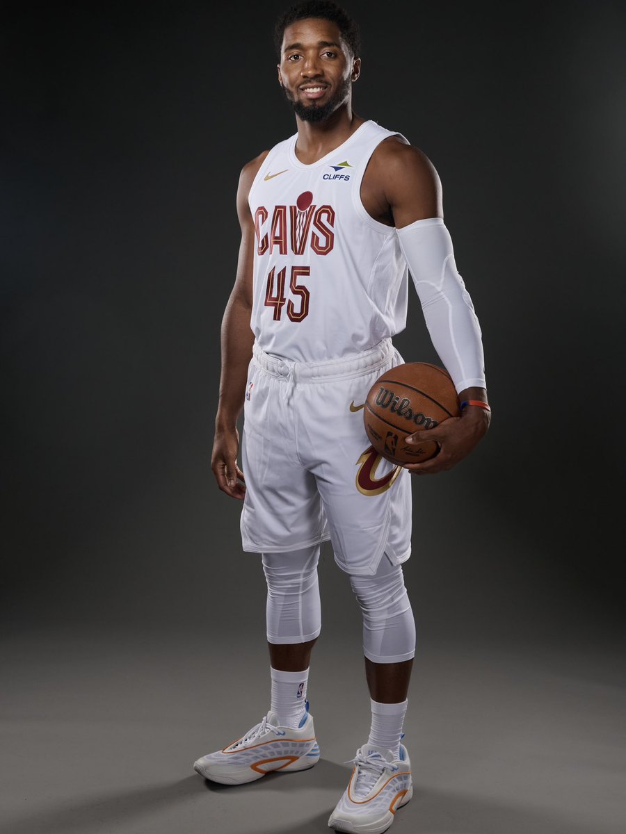 NBAKicks's tweet photo. 🕷️ @spidadmitchell broke out the @LadyVol_Hoops PE of his adidas D.O.N. Issue 8 for @cavs media day! #NBAKicks https://t.co/2eTc8gkTED