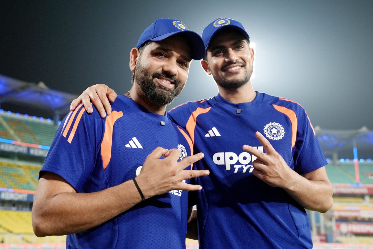 BCCI's tweet photo. 1️⃣ Frame 📸
2️⃣ ODI Double Centurions from #TeamIndia 🤝
5️⃣ ODI Double Hundreds now between this duo 🫡

A special chat coming soon on https://t.co/WqGSQcQiuY

#INDvWI | @mflone_ | @ImRo45 | @ShubmanGill https://t.co/XuZDh7356E