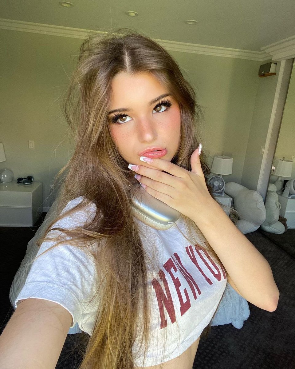 simpyfemboy's tweet photo. Brooke's face = porn for retards 🫶🏻😇 https://t.co/yPx4lnCS1A