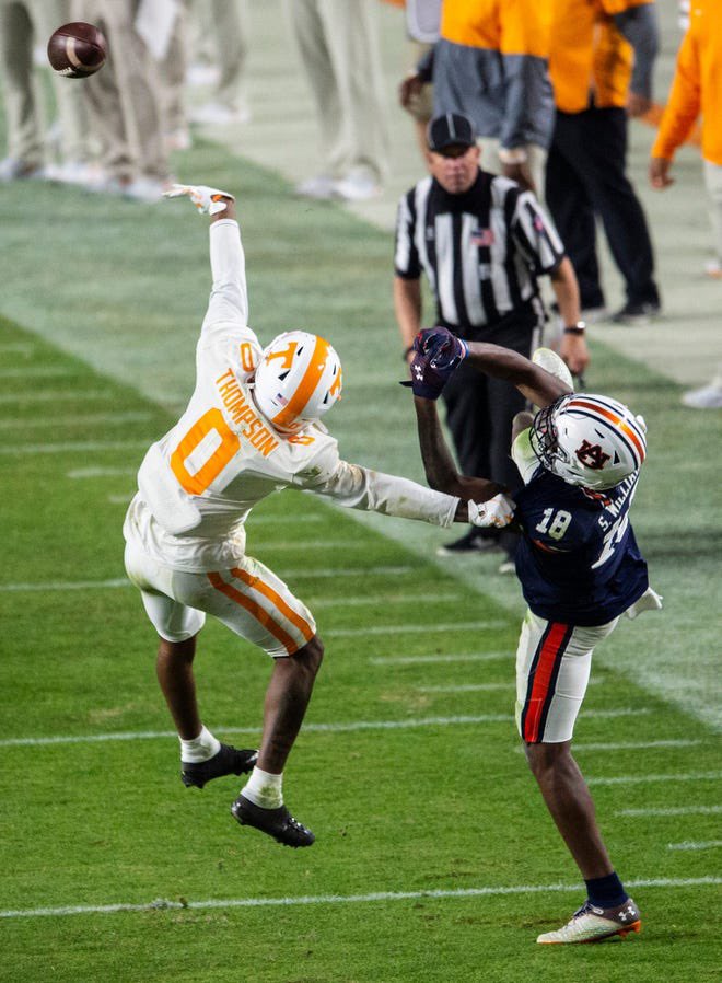 Seanwool152499's tweet photo. @LittleChadJ 24-10 Tennessee. Defense shows up as usual https://t.co/vCQYKtSlbM