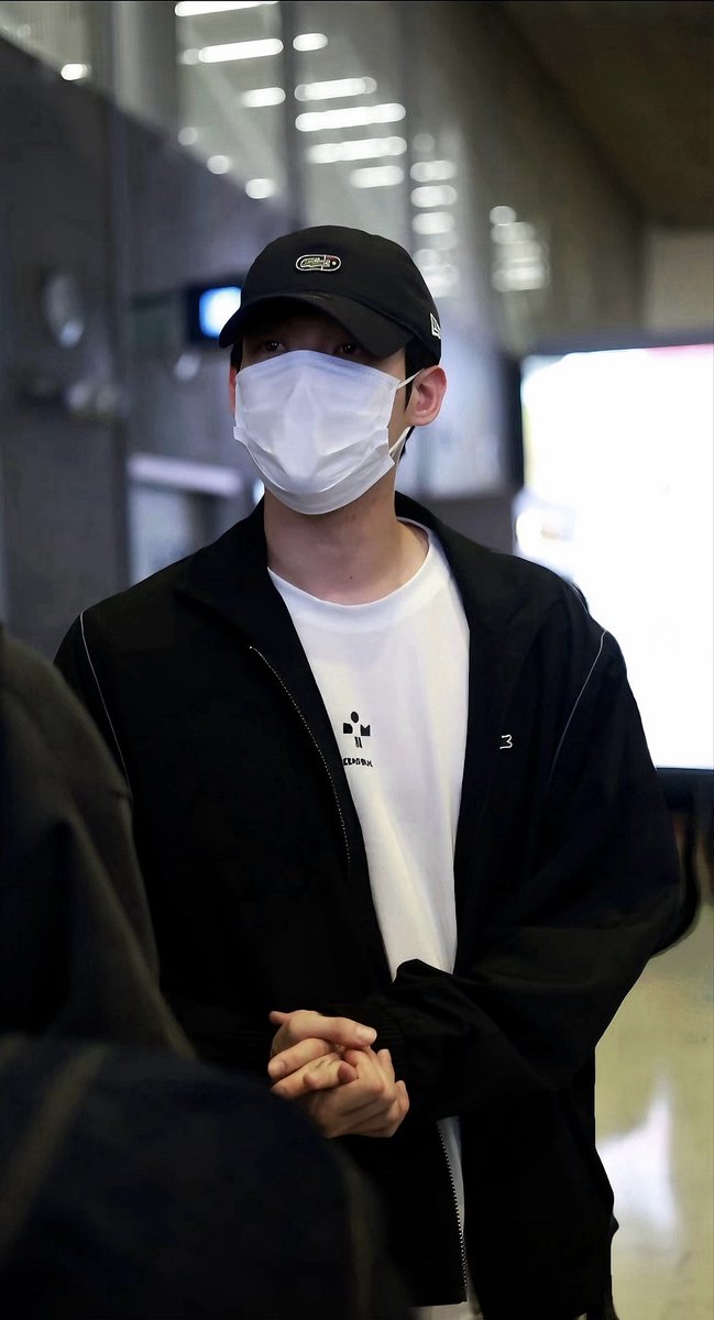 Vickygi3j's tweet photo. New streets, new views, new memories. Welcome to Paris, Kim Yoonsik. 我们为你在巴黎准备了礼物🎁

WELCOME KIM YOON SIK TO PARIS

#YOONSIKPFWSS27
#KIMYOONSIKINPARIS https://t.co/jKkiAXNCbO