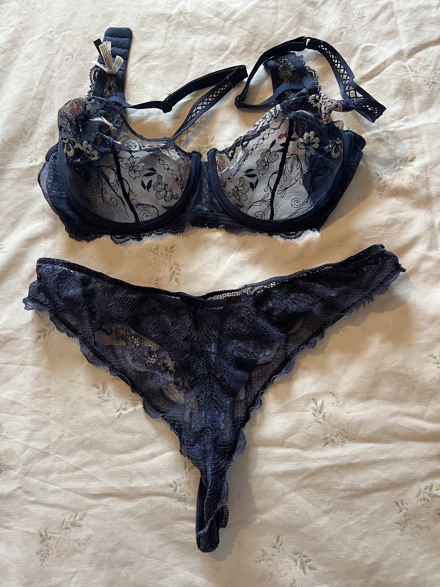 val546789's tweet photo. Grosse journée demain …lequel préférez-vous ?
#Lingerie #LingerieLove #LingerieStyle
#Sensual #Sexy #NSFW https://t.co/VYQCfCm9Bn