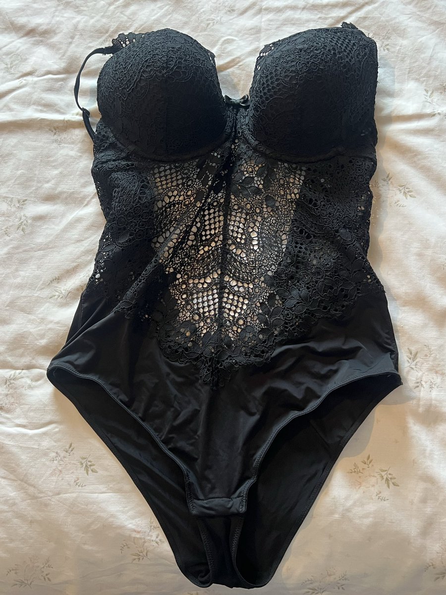 val546789's tweet photo. Grosse journée demain …lequel préférez-vous ?
#Lingerie #LingerieLove #LingerieStyle
#Sensual #Sexy #NSFW https://t.co/VYQCfCm9Bn