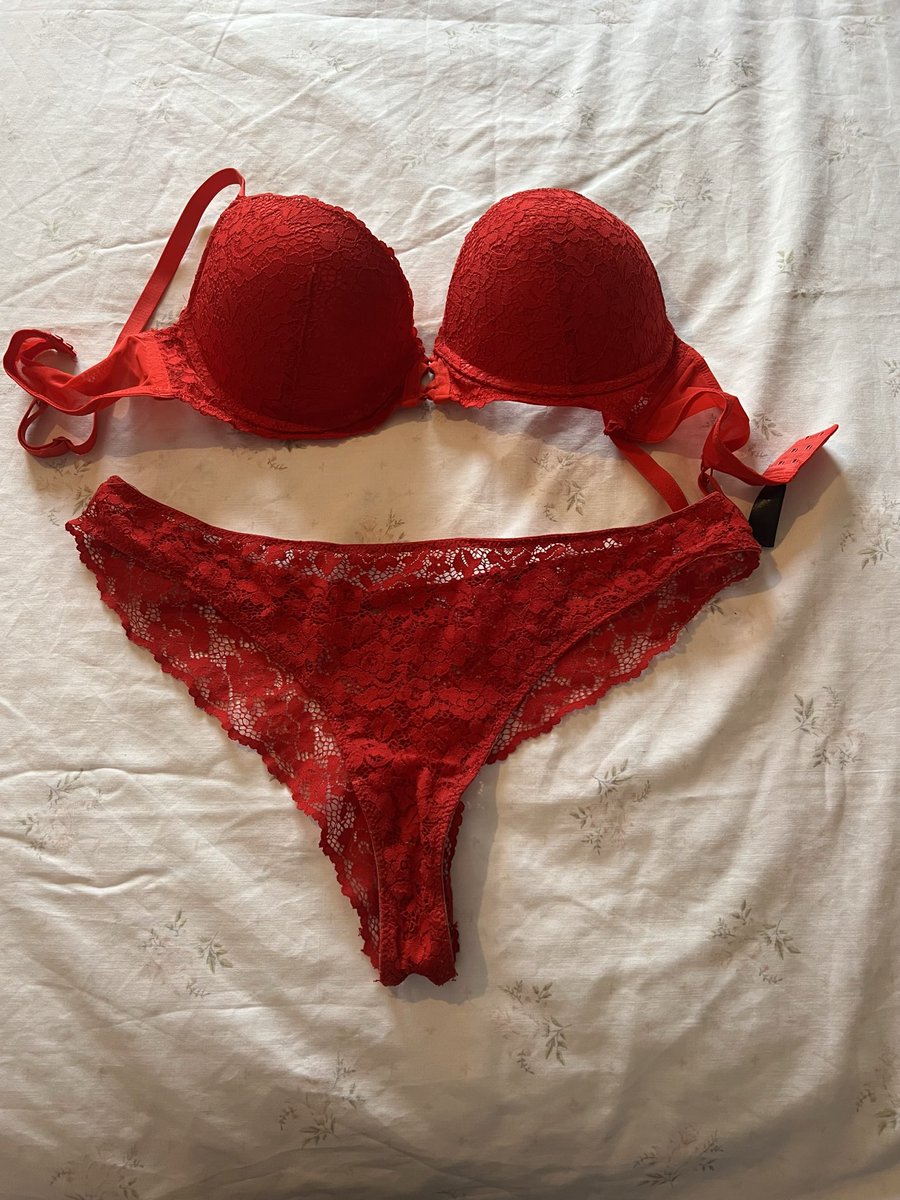 val546789's tweet photo. Grosse journée demain …lequel préférez-vous ?
#Lingerie #LingerieLove #LingerieStyle
#Sensual #Sexy #NSFW https://t.co/VYQCfCm9Bn