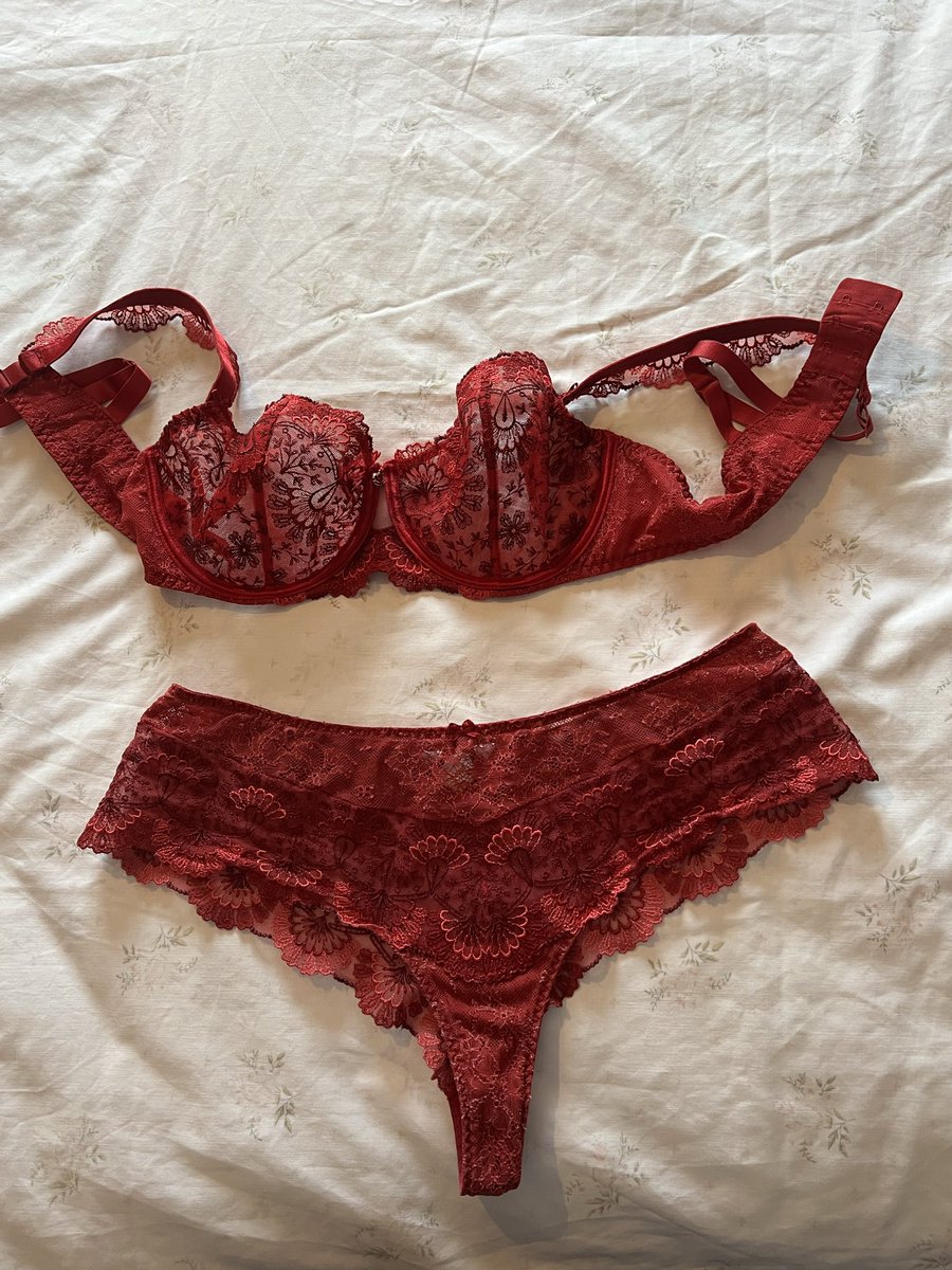 val546789's tweet photo. Grosse journée demain …lequel préférez-vous ?
#Lingerie #LingerieLove #LingerieStyle
#Sensual #Sexy #NSFW https://t.co/VYQCfCm9Bn