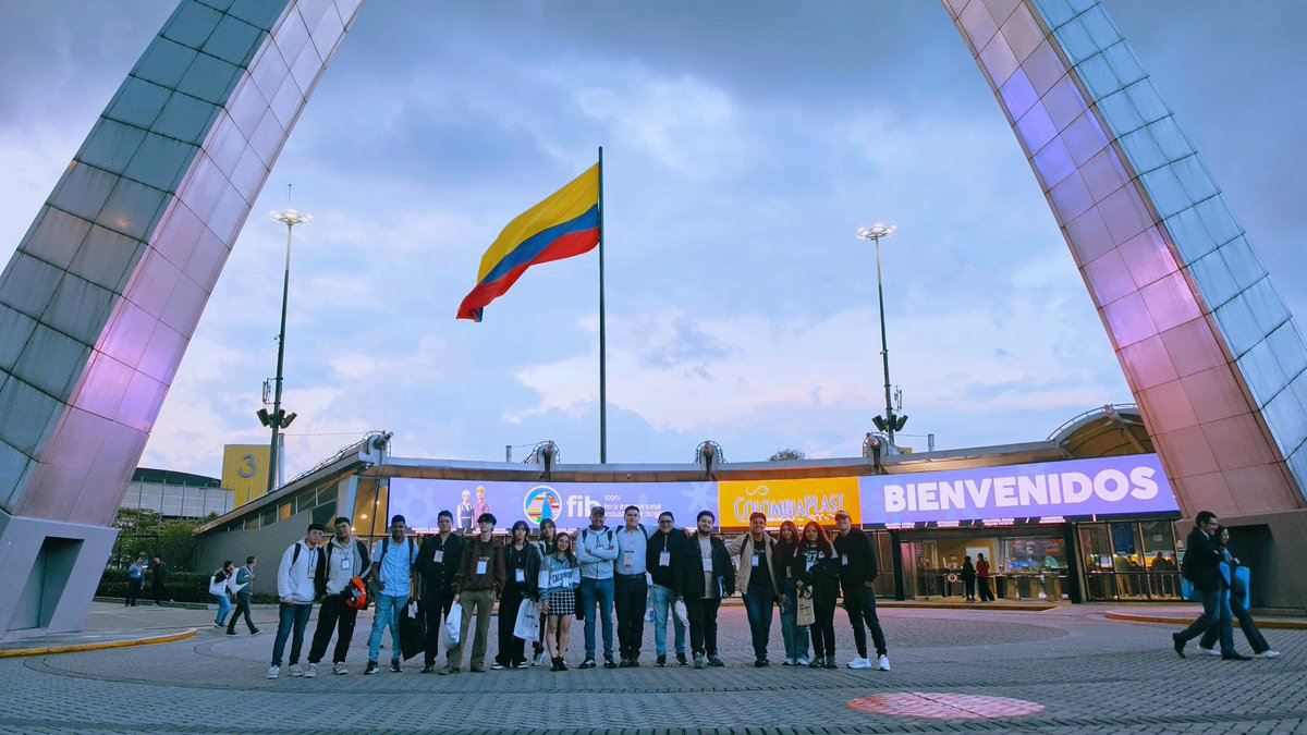 UNIAGRARIA's tweet photo. 🤖🏭 
Estudiantes de Ingeniería Mecatrónica de UNIAGRARIA participaron en la XXXV Feria Internacional Industrial de Bogotá, realizada en Corferias, donde exploraron los avances tecnológicos que están transformando el sector productivo. https://t.co/UdLFEGcZNN