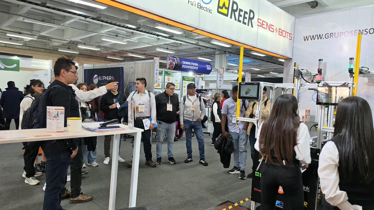 UNIAGRARIA's tweet photo. 🤖🏭 
Estudiantes de Ingeniería Mecatrónica de UNIAGRARIA participaron en la XXXV Feria Internacional Industrial de Bogotá, realizada en Corferias, donde exploraron los avances tecnológicos que están transformando el sector productivo. https://t.co/UdLFEGcZNN