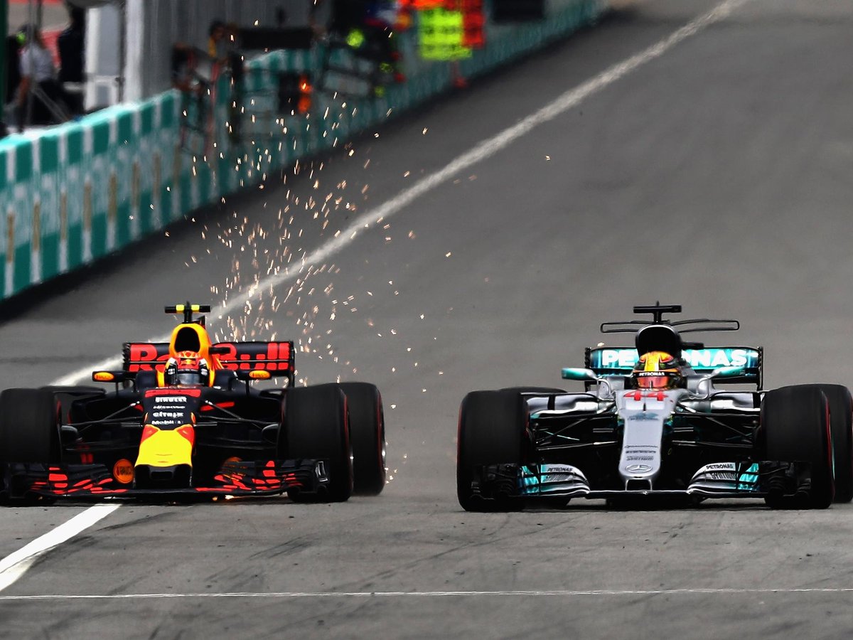 F1Freme's tweet photo. Se liga nesse freme 📸 

Max Verstappen 🇳🇱 Red Bull RB13
Lewis Hamilton 🇬🇧 Mercedes W08

Sepang 🇲🇾 2017 
#F1 #BahrainGP #F1Freme https://t.co/APrypl3HSN
