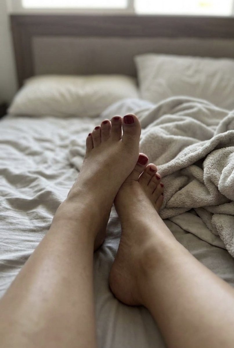 moon_ie91's tweet photo. Spending the day waiting for your DM's☁️🦶❤️‍🔥❤️‍🔥❤️‍🔥 https://t.co/0ULRMEtPhO