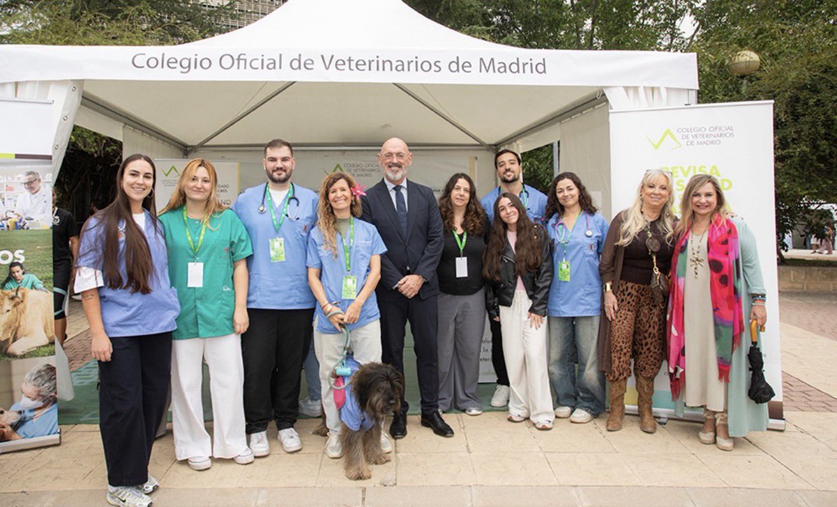 COLVEMA's tweet photo. La veterinaria abre muchos caminos. En el Día de las Profesiones, el Colegio Oficial de Veterinarios de Madrid y la Facultad de Veterinaria de la UCM han acercado el grado a los estudiantes con prácticas, experiencias y respuestas a sus dudas.

#DíaDeLasProfesiones #Veterinario https://t.co/BPM7Q93qYi