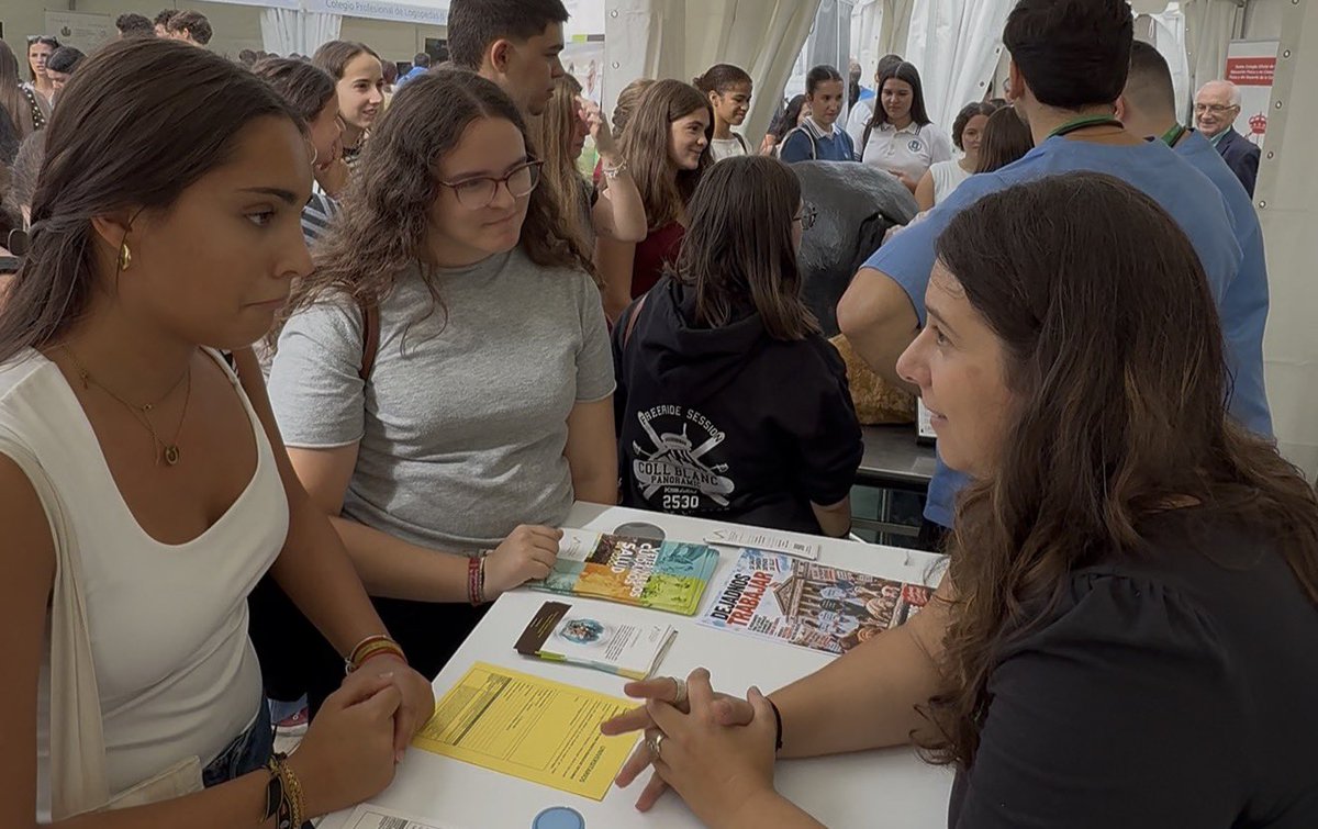 COLVEMA's tweet photo. La veterinaria abre muchos caminos. En el Día de las Profesiones, el Colegio Oficial de Veterinarios de Madrid y la Facultad de Veterinaria de la UCM han acercado el grado a los estudiantes con prácticas, experiencias y respuestas a sus dudas.

#DíaDeLasProfesiones #Veterinario https://t.co/BPM7Q93qYi
