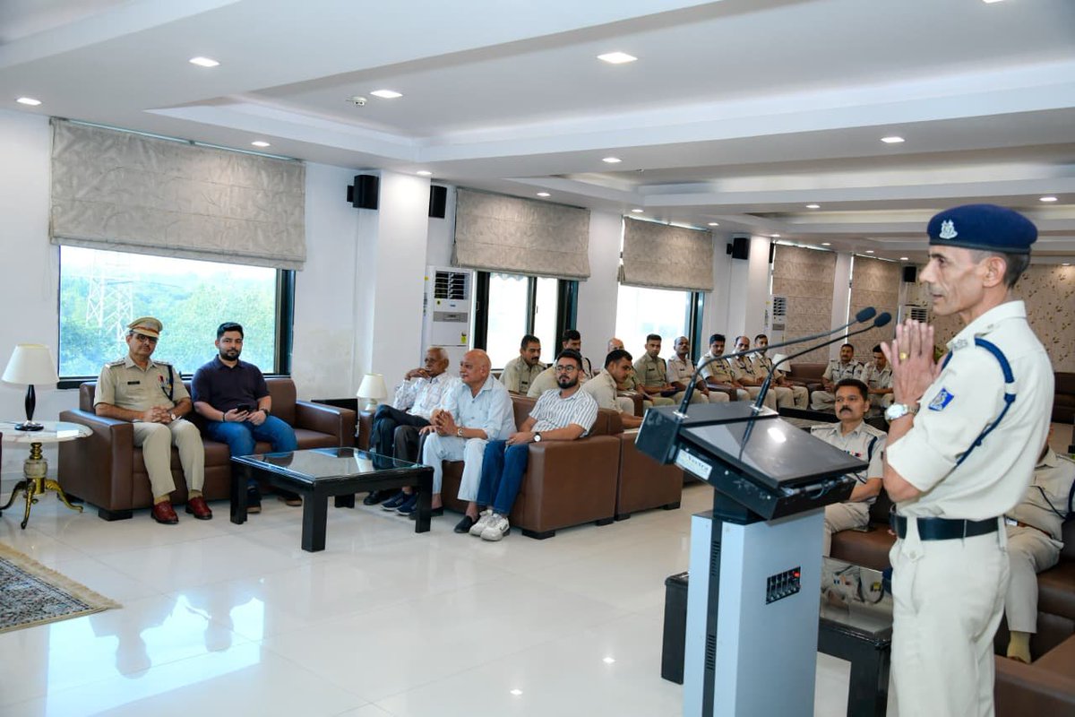 crpfindia's tweet photo. A Proud Journey of Service and Commitment

HC/Daftry Subhash Chand was accorded a cordial farewell by SDG (Adm) CRPF, Shri Zaki Ahmad, IPS, along with senior officers, at Force HQ, on the completion of 38 years of dedicated service to the Force.

HC/Daftry Subhash Chand joined the CRPF in 1988 as Ct/Daftry. He served with utmost dedication across various parts of the country, including J&K, Uttar Pradesh and Rajasthan.

CRPF gratefully acknowledges his years of dedicated service and valuable contribution to the Force and the Nation. The Force wishes him good health, happiness and a fulfilling retired life ahead.

#NationFirst
#Vandematram150 
#MissionNaxalMuktBharat2026
@gpsinghips
@crpf_j
@CentralZoneCrpf
@northeast_zone
@southzone_hyd