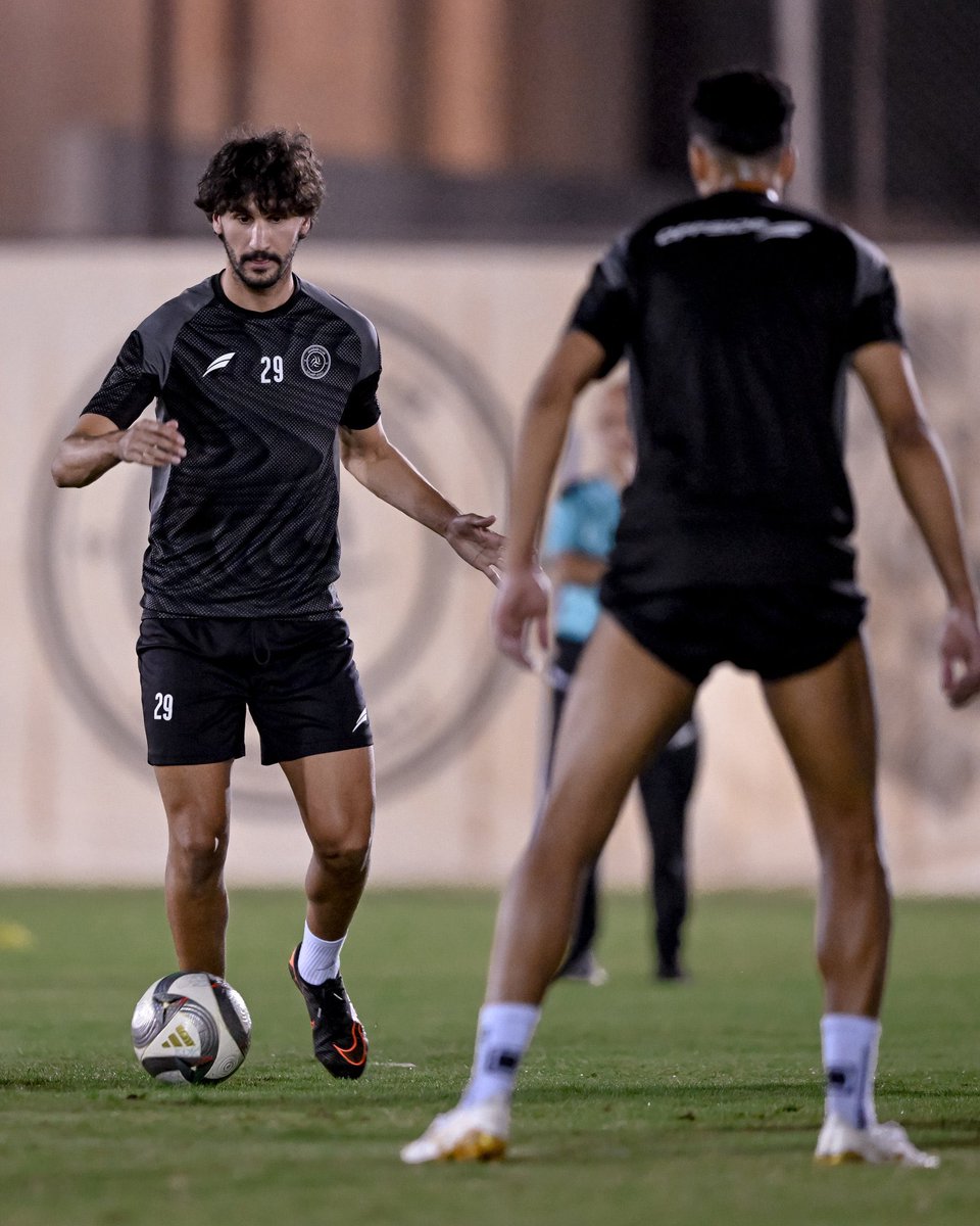 bayn_alshbab's tweet photo. من تدريـبات الفريق اليوم 🤩⚫️⚪️.

#الشباب https://t.co/ViFdBoq21w