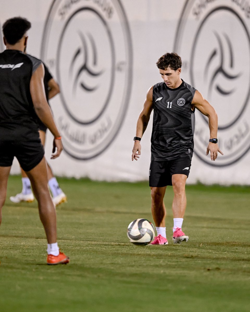 bayn_alshbab's tweet photo. من تدريـبات الفريق اليوم 🤩⚫️⚪️.

#الشباب https://t.co/ViFdBoq21w