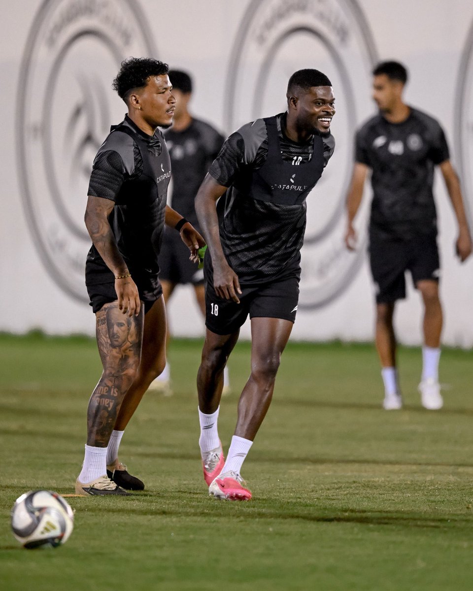 bayn_alshbab's tweet photo. من تدريـبات الفريق اليوم 🤩⚫️⚪️.

#الشباب https://t.co/ViFdBoq21w