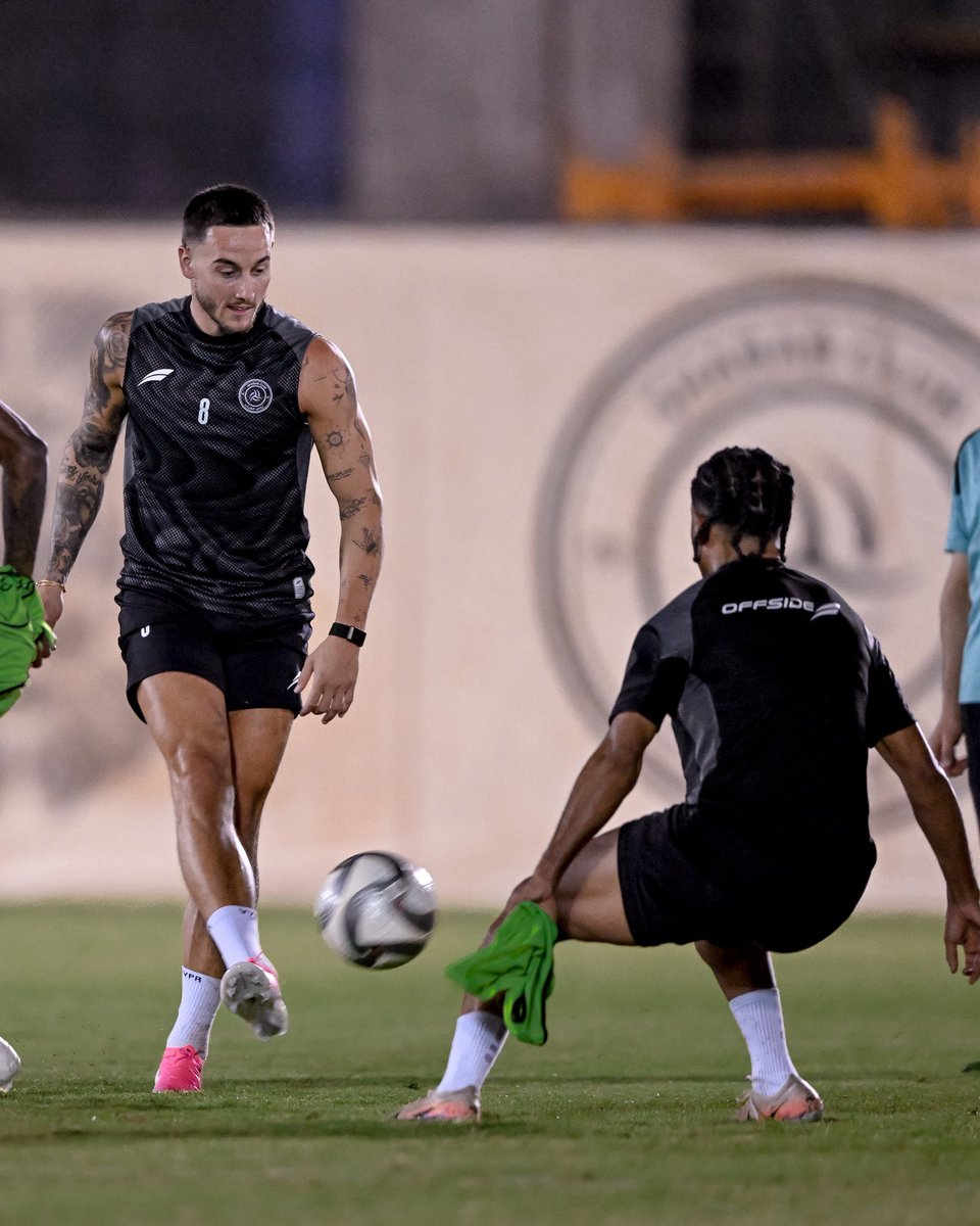bayn_alshbab's tweet photo. من تدريـبات الفريق اليوم 🤩⚫️⚪️.

#الشباب https://t.co/ViFdBoq21w