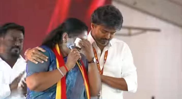 UnofficialDMKIT's tweet photo. நடிக்கிறத நிப்பாட்டுன அப்பறம் தான் நல்லா நடிக்க ஆராம்பிச்சிருக்கான்!🔥 https://t.co/saehPAVEvl