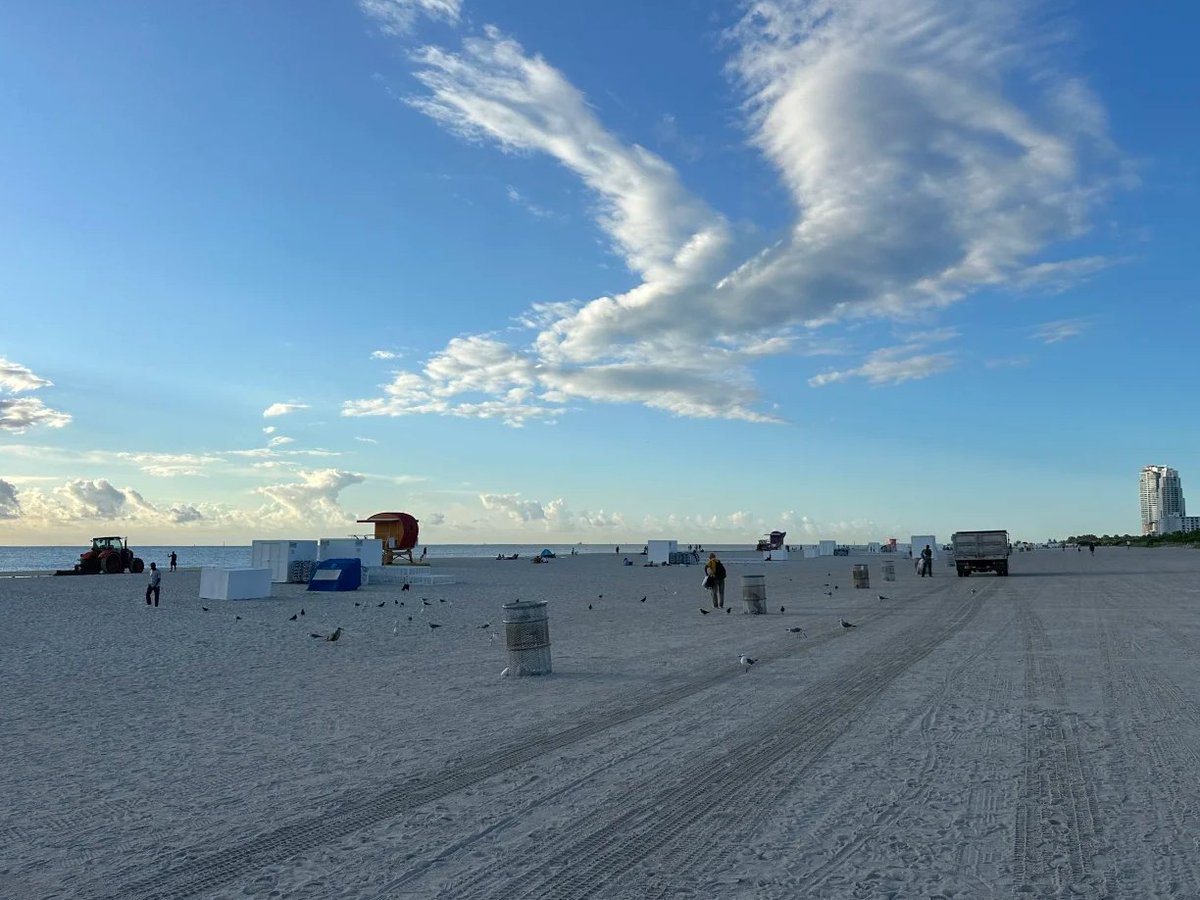 celentty's tweet photo. Miami’s South Beach, sunshine, ocean breeze, and a little time to slow down. 🌴☀️🌊 https://t.co/Ie8nHIOesu