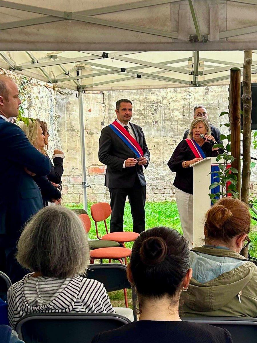 EPYvelines's tweet photo. L'autonomie sans la solitude !

@sdesteve et @RiDelepierre, conseillers départementaux du canton, ont représenté @pierre_bedier, président des #Yvelines, à l’inauguration de la résidence d’habitat inclusif Haute Barre à @MonLouveciennes.

En votant le financement de cette résidence, les élus du groupe EPY poursuivent leur engagement en faveur de l’#inclusion sociale, de la lutte contre l’#isolement et du renforcement de l’#autonomie de nos #séniors.

Un projet financé en partenariat avec la @CNSA_actu, le groupeSOS Seniors, la @FRB_KBS et la ville de Louveciennes.