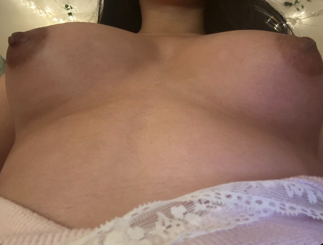 x1luvbugx's tweet photo. Come take a bite ;) #nsfwtwt #boobs #nsfw #moots https://t.co/rP9jYxQUpa