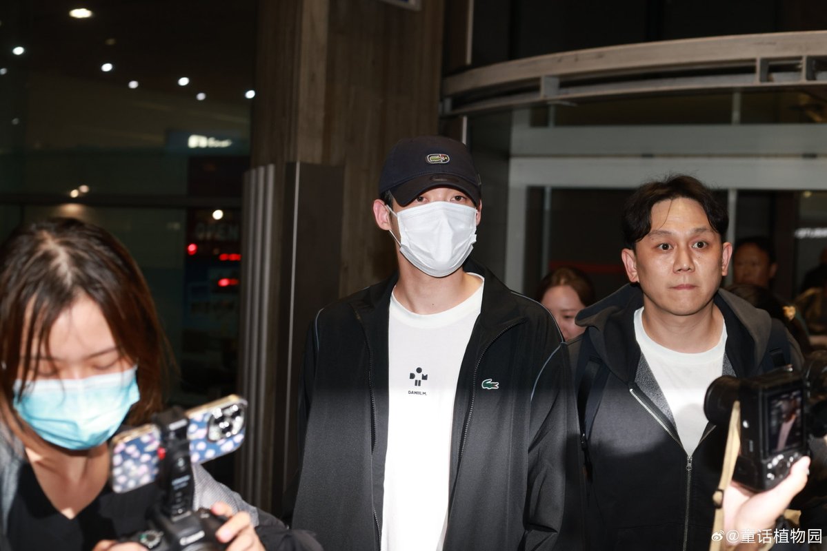 ppyao2's tweet photo. Welcome to Paris, Kim Yoonsik. May this be a journey to remember！！ദ്ദി(˶>𖥦<˶)✧🩵🥹

WELCOME KIM YOON SIK TO PARIS

#YOONSIKPFWSS27
#KIMYOONSIKINPARIS https://t.co/9TRXj7yvxQ