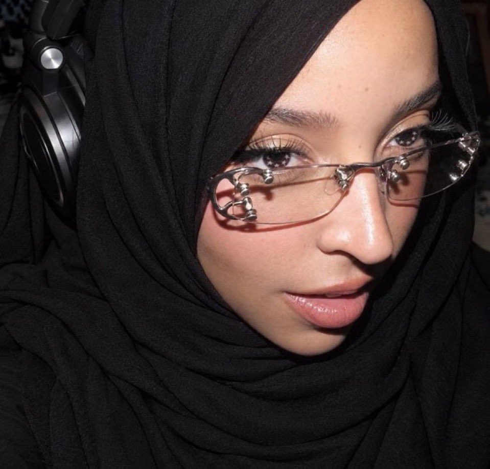 hibsd0ntlie's tweet photo. @pinkgIimmer i can’t find the tweet i saw this from but i saw your profile pic and i wanted to leave this here for you just in case <3 https://t.co/1iNIt1TF4p