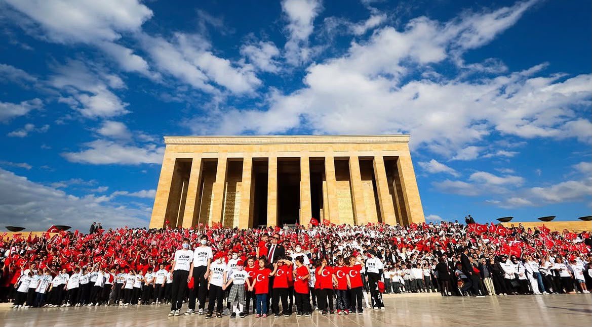 Celocel_'s tweet photo. 3Ekim'de umudun peşinde Anıtkabir'deyiz 
#3EkimdeLÖSEVleAnıtkabirde
#LÖSEV https://t.co/d6c4toqACU