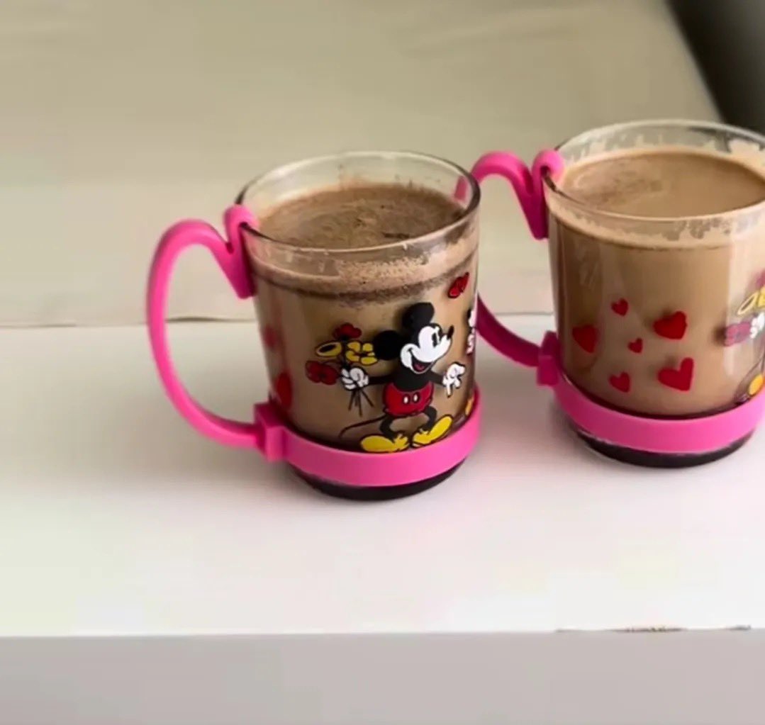Gurultulukizzx7's tweet photo. Kucukken sizde de bu bardaktan var miydi? 🥹 https://t.co/Cv9YkWez39