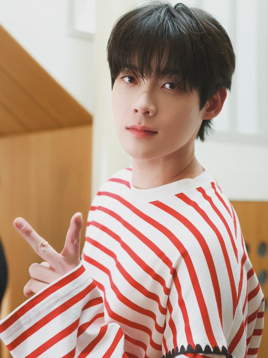 sonoko623410's tweet photo. Paris, here we go. Looking forward to every Kim Yoonsik moment.ദ്ദി◝ ⩊ ◜.ᐟ

WELCOME KIM YOON SIK TO PARIS

#YOONSIKPFWSS27
#KIMYOONSIKINPARIS https://t.co/iWsoEJHEsA