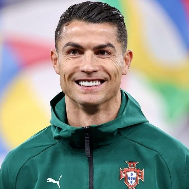 TouchlineX's tweet photo. 🚨🇵🇹 𝗦𝗨𝗠𝗠𝗔𝗥𝗬: Explaining the TENSION and everything that has happened between Cristiano Ronaldo, Jorge Jesus and the Portuguese National Team:

• After admitting he had considered retiring from international football following the World Cup, Cristiano revealed that he spoke with both FPF president Pedro Proença and Jorge Jesus... And that they told him they still COUNTED ON HIM.

• Cristiano started Jorge Jesus’ first competitive match in charge against Wales and played around 70 minutes before being substituted. Portugal won 1-0... Then came the match against NORWAY.

• Jorge Jesus decided NOT to start Cristiano vs. Norway. Before the game, he explained that Ronaldo had played almost 70 minutes only three days earlier and that he did not believe it made sense for the 41-year-old to start two matches so close together. Jesus nevertheless insisted: "We want Ronaldo on the pitch."

• The important part: As per multiple reports, Ronaldo was then told that, despite starting on the bench, he was expected to ENTER during the match.

• Jorge Jesus later revealed that he had actually agreed with Cristiano that he would play roughly the FINAL 30 MINUTES... Ronaldo even WARMED UP expecting to come on. But Cristiano NEVER entered the game.

• Jorge Jesus explained afterwards that “the game was dictating other things.” Gonçalo Ramos was playing well, had scored and had another goal disallowed, so Jesus decided there was no reason to replace him with a striker of Cristiano’s characteristics.

• Jesus stressed that the decision was NOT because Cristiano was physically unable to play: “He was in condition to play for as long as I wanted.” It was purely a technical/tactical decision.

• Cristiano therefore spent the ENTIRE 90 MINUTES on the bench despite having warmed up and expected to enter.

• His reaction immediately attracted attention. As soon as the final whistle went, Ronaldo went DIRECTLY down the tunnel instead of joining the rest of his teammates in going towards the Portugal supporters to thank them.

• Jorge Jesus was asked about Cristiano’s reaction and said he had not noticed it during the match, adding: “I have to talk to him.”

• Portuguese media then began reporting that Cristiano was NOT HAPPY with the way the situation had been handled. 

• The issue was reportedly not simply that Cristiano Ronaldo had been left out of the starting XI, but that the plan communicated to him had CHANGED: he expected to play, warmed up to play, and ultimately received zero minutes.

• The situation then became even bigger when Cristiano did NOT train normally with the rest of the Portugal squad days after the game, and returned to Portugal’s hotel.

• The Portuguese FA said Ronaldo returned to the hotel to complete a specific GYM programme because the stadium did not have one of the pieces of equipment required for his individual session. Jorge Jesus has also publicly denied that Ronaldo refused to train.

• Nevertheless, because all of this came immediately after the Norway controversy, the Portuguese media began treating the situation as a genuine TENSION between Cristiano and Jorge Jesus.

• Things became serious enough that Portuguese FA president Pedro Proença changed his plans and travelled to Scandinavia, with reports describing his presence as an attempt to mediate and understand the situation surrounding the captain.

• Pedro Proença arrived in Copenhagen after midnight, so the President, Cristiano Ronaldo and Jorge Jesus then held a FACE-TO-FACE conversation.

• After that meeting, reports in Portugal initially suggested that everything had been RESOLVED. Both sides reportedly left the conversation satisfied and focused on Portugal’s upcoming games.

• Jorge Jesus then publicly tried to completely PLAY DOWN the controversy. Jesus said the supposed problem “wasn’t even a problem.”

• Jesus also insisted that although Cristiano’s legendary status means he deserves respect and communication, once a match begins the sporting decision belongs to the COACH: “In the team, I’m the one who decides.” He added that no player would change his tactical decisions.

• That public explanation was supposed to END the controversy. But according to the latest reports circulating from Portugal and Spain, the situation has EXPLODED AGAIN.

• Ronaldo has again been absent from normal group training, with the entire situation now being scrutinised because of the previous dispute and because there has been no reported physical injury preventing him from playing.

• Reports from MARCA now claim that the tension between Ronaldo and Jorge Jesus resurfaced after Jesus publicly insisted there had effectively been “no problem,” while Cristiano reportedly believes there WAS a real issue that needed to be addressed.

• According to those reports, Cristiano has now LEFT the Portugal camp amid the renewed controversy.

• Cristiano himself said only DAYS AGO that the moment Portugal, Jorge Jesus or the FPF no longer truly count on him, he will simply “take my bag and leave.”

• Now, after being promised minutes against Norway but remaining on the bench, the disagreement over how the situation was handled, multiple days without normal group training, intervention from the FPF president and contradictory public messaging, Cristiano’s FUTURE with Portugal is suddenly in serious doubt.

• MARCA has now raised the possibility that Cristiano Ronaldo could even decide to RETIRE FROM INTERNATIONAL FOOTBALL, potentially bringing one of the longest and most historic international careers in football history to an abrupt END.

What began with Cristiano Ronaldo simply NOT playing against Norway has now developed into a major dispute involving a decision over whether Cristiano Ronaldo will EVER play for Portugal again. 🇵🇹