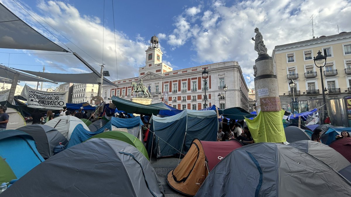 makavi5's tweet photo. Puerta de sol ! Madrid https://t.co/w5png9t9b6
