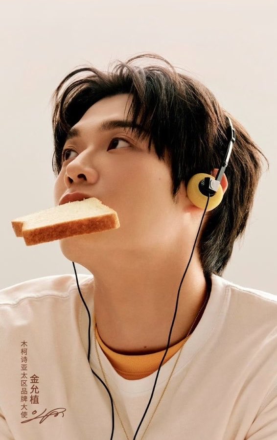 RadyKaty's tweet photo. I hope he gets to try a delicious baguette and enjoy the atmosphere of Paris. 🥖🇫🇷

WELCOME KIM YOON SIK TO PARIS

#YOONSIKPFWSS27
#KIMYOONSIKINPARIS https://t.co/syrJtagfOa