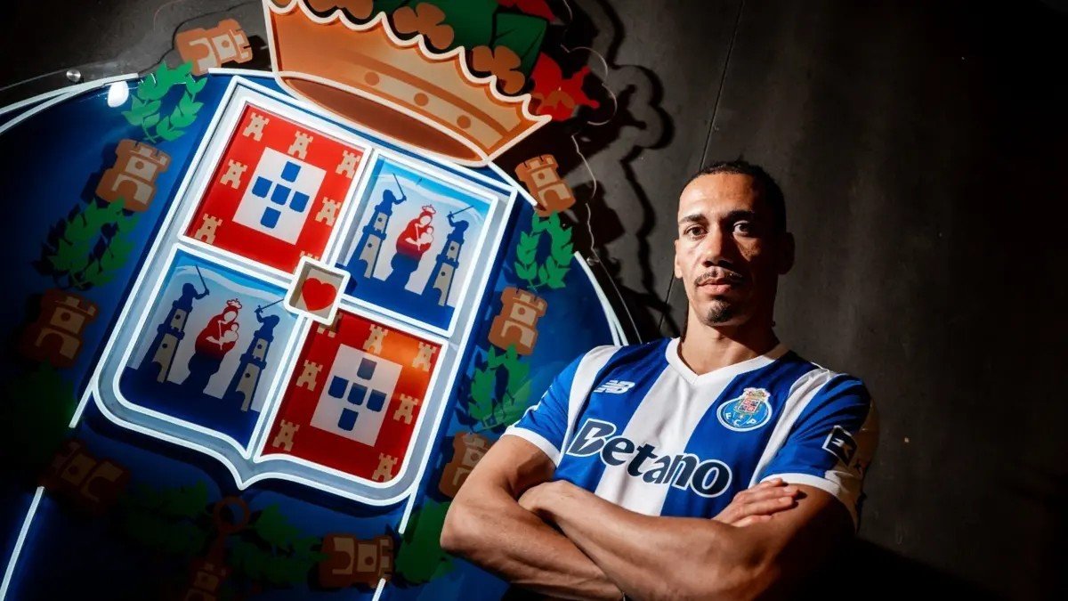 TudopeloPorto's tweet photo. 🏴󠁧󠁢󠁥󠁮󠁧󠁿🎙️ Chris Smalling: "Senti-me muito desejado pelo treinador e pelo clube" https://t.co/47PoIIPeTG