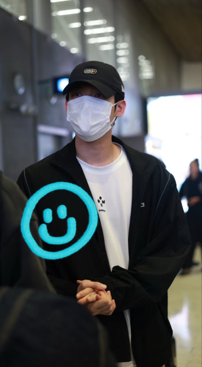 Yoonmyfavor's tweet photo. New glimpse of Kim Yoon Sik arriving in Paris.ദ്ദി◝ ⩊ ◜.ᐟ

WELCOME KIM YOON SIK TO PARIS

#YOONSIKPFWSS27
#KIMYOONSIKINPARIS https://t.co/5685GRWrva