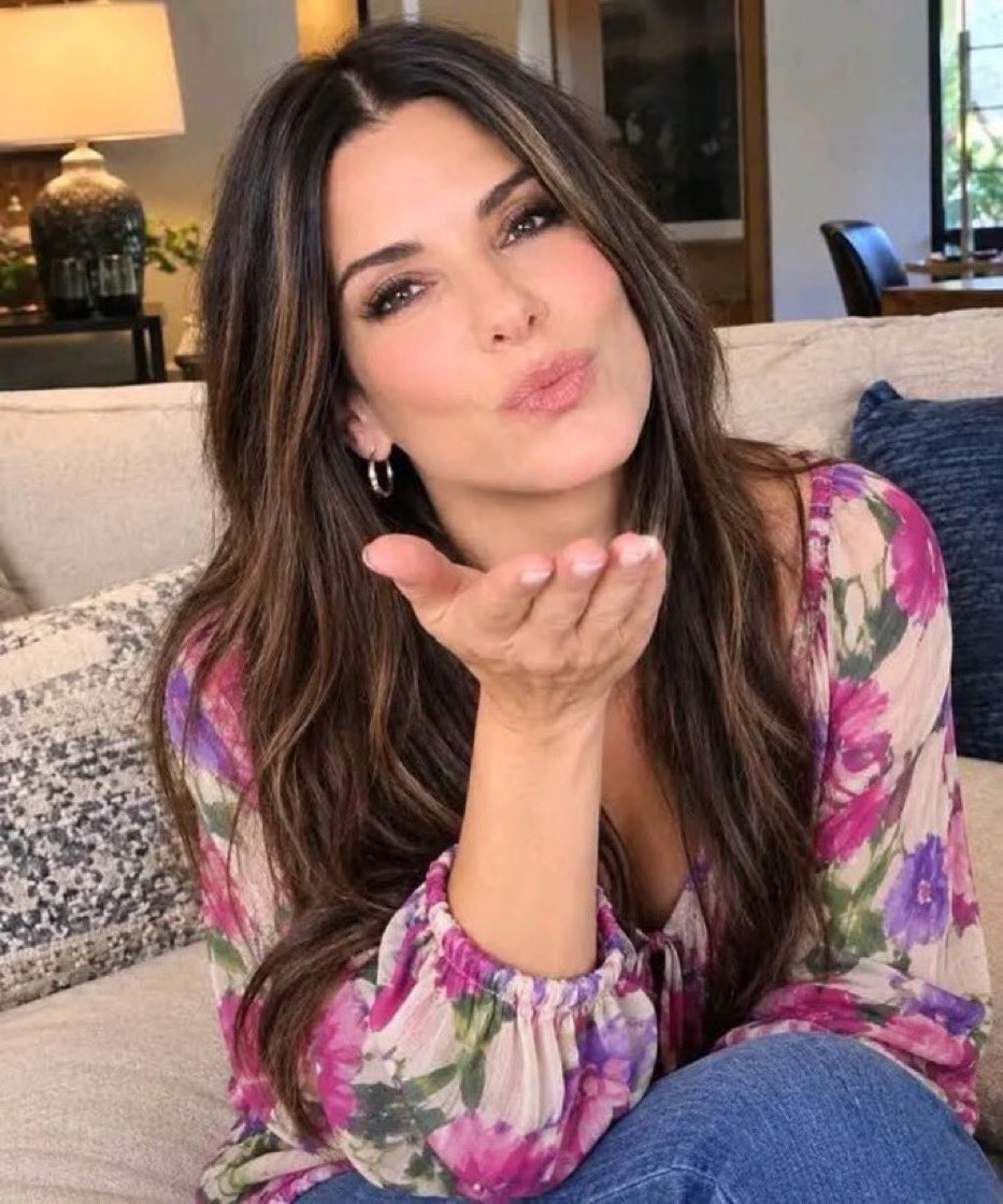 SandraBullock8X's tweet photo. I love you so much, sweetheart https://t.co/dTcYQCc4p2