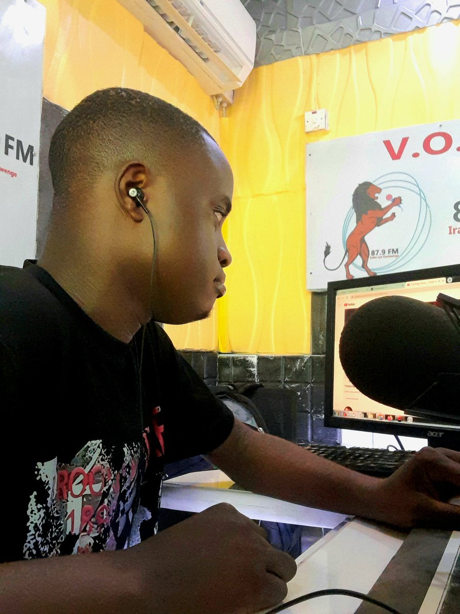 879vokfm's tweet photo. What are some things your loved one can do that you consider cheating or being unfaithful? 👀❤️

Share your thoughts on #TheSoulTouch with Mr Vybs Live — @theradio.king  tonight! 🎶🥰 https://t.co/dsy8GDsSMb
