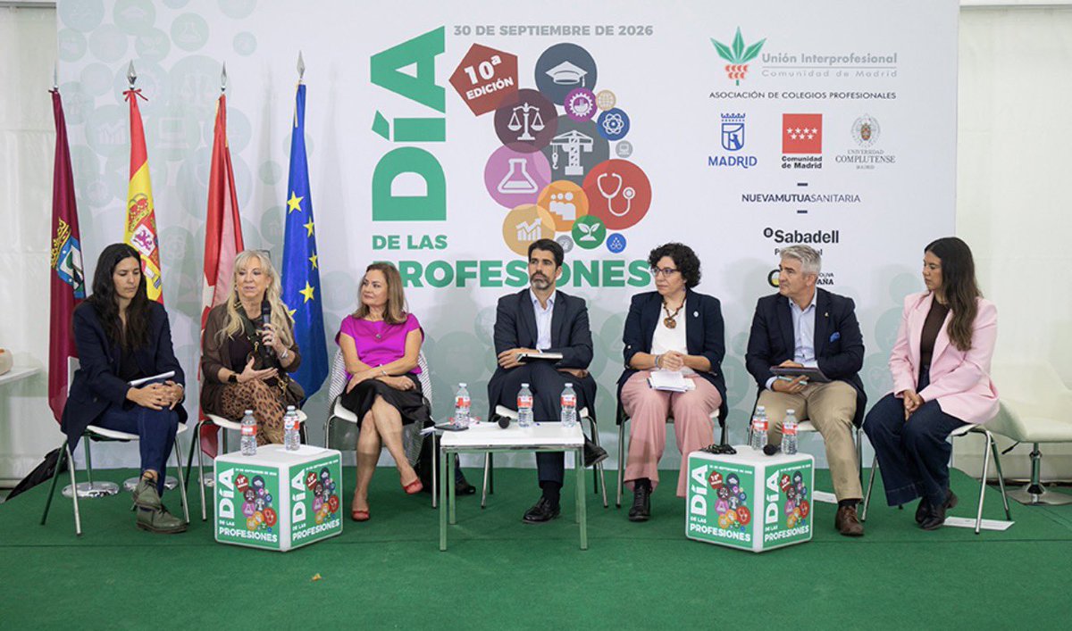 COLVEMA's tweet photo. Ana A. Pérez Fuentes, vicepresidenta de COLVEMA, ha acercado la veterinaria a los estudiantes en el Día de las Profesiones: sus distintas áreas, salidas, empleabilidad y formación.

Gracias por acercaros, preguntar e interesaros por esta apasionante profesión. https://t.co/N55dtSK9a8