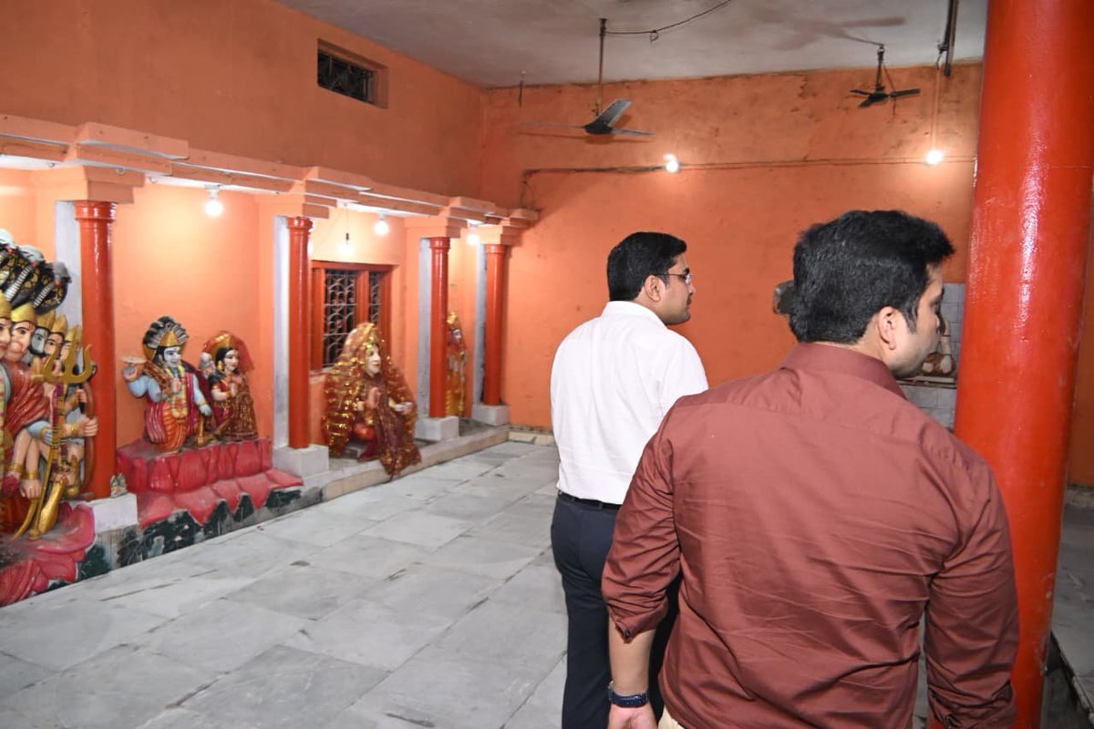 DmSambhal's tweet photo. आज @DmSambhal अंकित खण्डेलवाल द्वारा टूरिस्ट फैसिलिटी सेंटर तथा सम्भल के प्राचीन 68 तीर्थ एवं 19 महाकूपों में शामिल हंस तीर्थ में कराए जा रहे सौंदर्यीकरण कार्यों का निरीक्षण किया। उन्होंने संबंधित अधिकारियों को कार्यों की गुणवत्ता एवं निर्धारित मानकों के अनुरूप कार्य सुनिश्चित करने के निर्देश दिए। @CMOfficeUP @UPGovt @ChiefSecyUP @InfoDeptUP @Comm_Moradabad