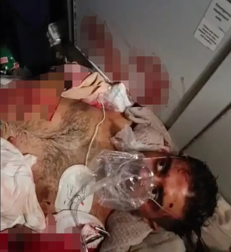 MarioNawfal's tweet photo. 🇮🇳🇴🇲🇮🇱An AMAZING detail has come out about the Indian pilot who was stabbed on today’s FlyDubai flight by his co-pilot.

HE UNLOCKED THE COCKPIT DOOR.

Badly wounded, he still managed to release the cockpit entrance.

The heroic act allowed passengers and crew to rush in and subdue the alleged attacker.

The passengers later continued to Israel on a replacement flight after landing safely in Saudi Arabia.

And it all happened thanks to a split-second decision when the plane became a ticking time bomb.

Source: @AmichaiStein1 / Writer: Marie