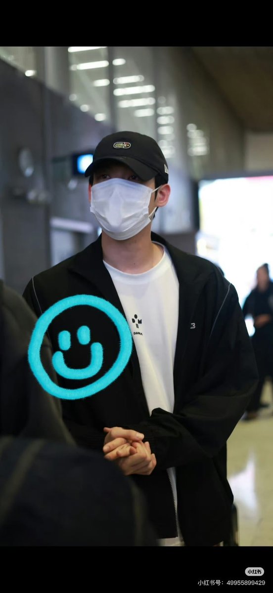 Heigeilz6's tweet photo. Paris, here we go. Looking forward to every Kim Yoonsik moment.ദ്ദി◝ ⩊ ◜.ᐟ

WELCOME KIM YOON SIK TO PARIS

#YOONSIKPFWSS27
#KIMYOONSIKINPARIS https://t.co/RMlmdEXdBc