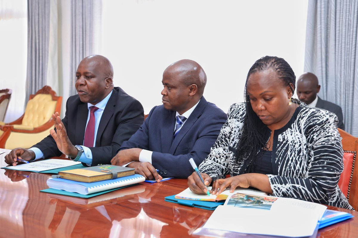 koske_felix's tweet photo. We met with Agriculture and Food Authority (AFA) leadership, Hon. Cornelly Serem, Chairman; and Calistus Kundu, Acting CEO, Christine Chesaro Director, for a progress briefing on the Horticultural Produce Pack House at Eldoret International Airport.

Farmers in the North Rift and Western Kenya currently transport fresh produce all the way  to Nairobi, often without refrigeration, for weighing, sorting and grading. This compromises quality, increases rejection rates and reduces farmers’ earnings.

The common-user pack house will bring these services closer to farmers, providing transparent weighing, sorting and grading in their presence, packing to export standards, pre-cooling and cold storage for cut flowers, fruits, vegetables, herbs and spices.

This will cut transport costs, reduce losses and help farmers meet international export standards, ensuring more produce reaches the market in good condition and delivers better returns.