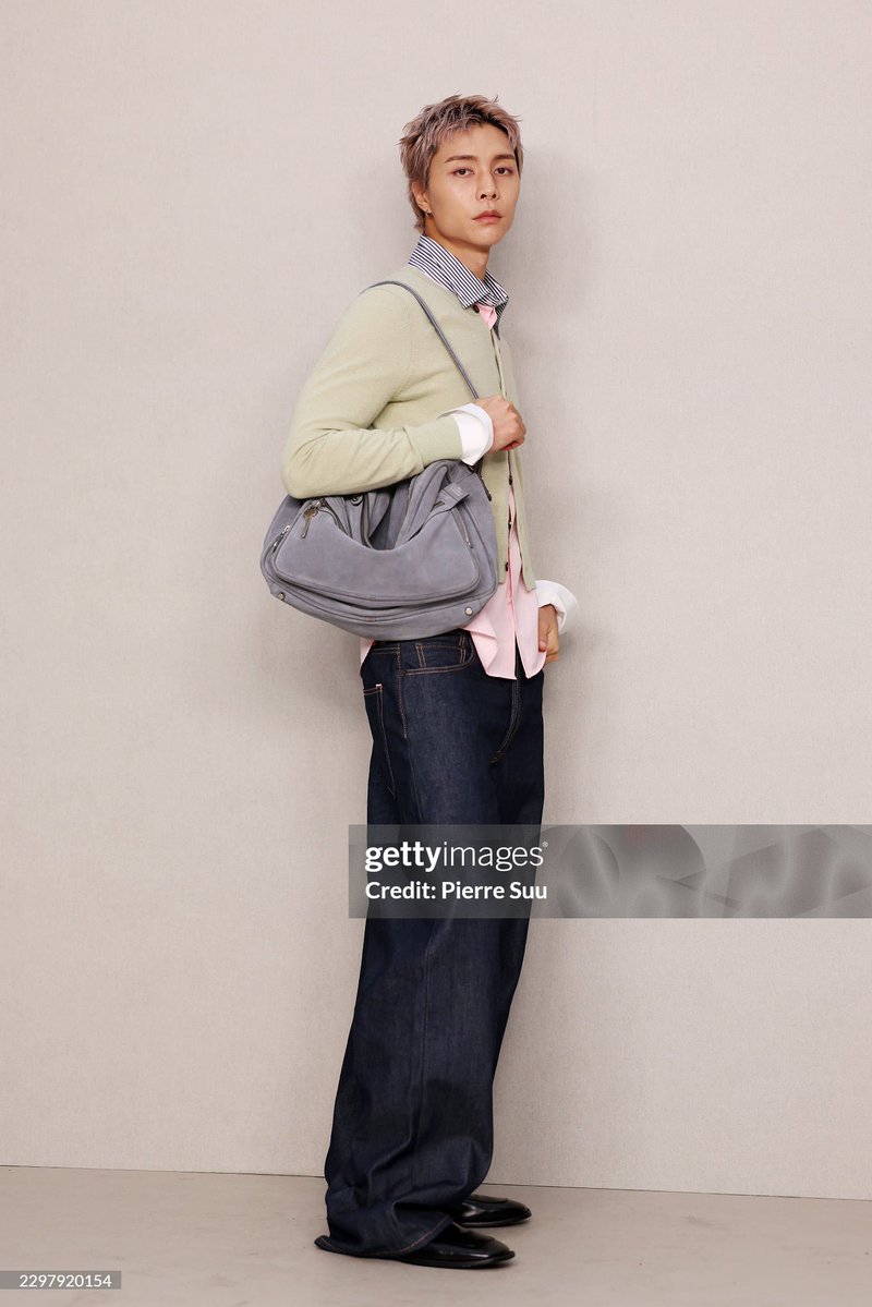 SUHJOHNNY_TH's tweet photo. 📸 | 261001 getty images Update

🔗 https://t.co/pJ3qncIHpG
🔗 https://t.co/bhM6OvbmRR
🔗 https://t.co/9eIb2Jjc76
🔗 https://t.co/CrUIB93wGC

JOHNNY SUH AT PFW SS27
#AcneStudiosSS27xJohnnySuh
#AcneStudios #JOHNNY
@acnestudios https://t.co/s08gkkjJSI